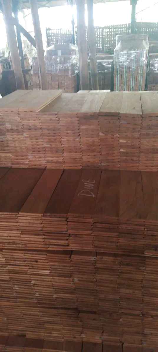Decking Kayu Taman